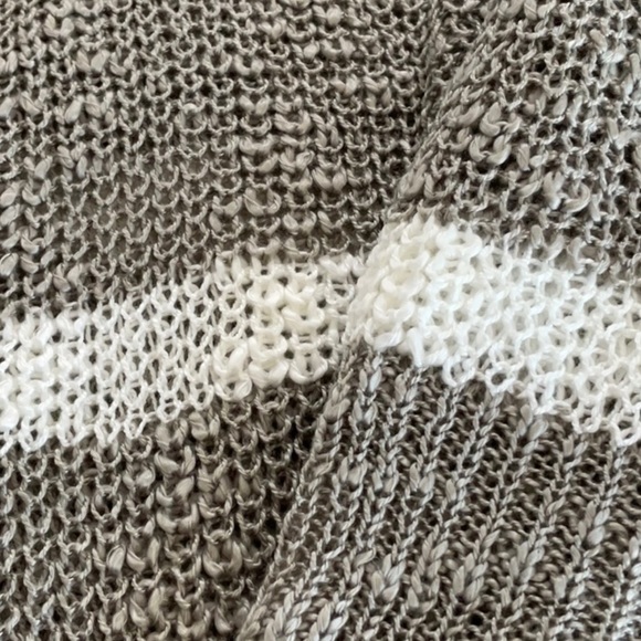 🟥SALE☄️HOST PICK🩶Long Sleeve Striped Cardigan w/pockets - Picture 5 of 6